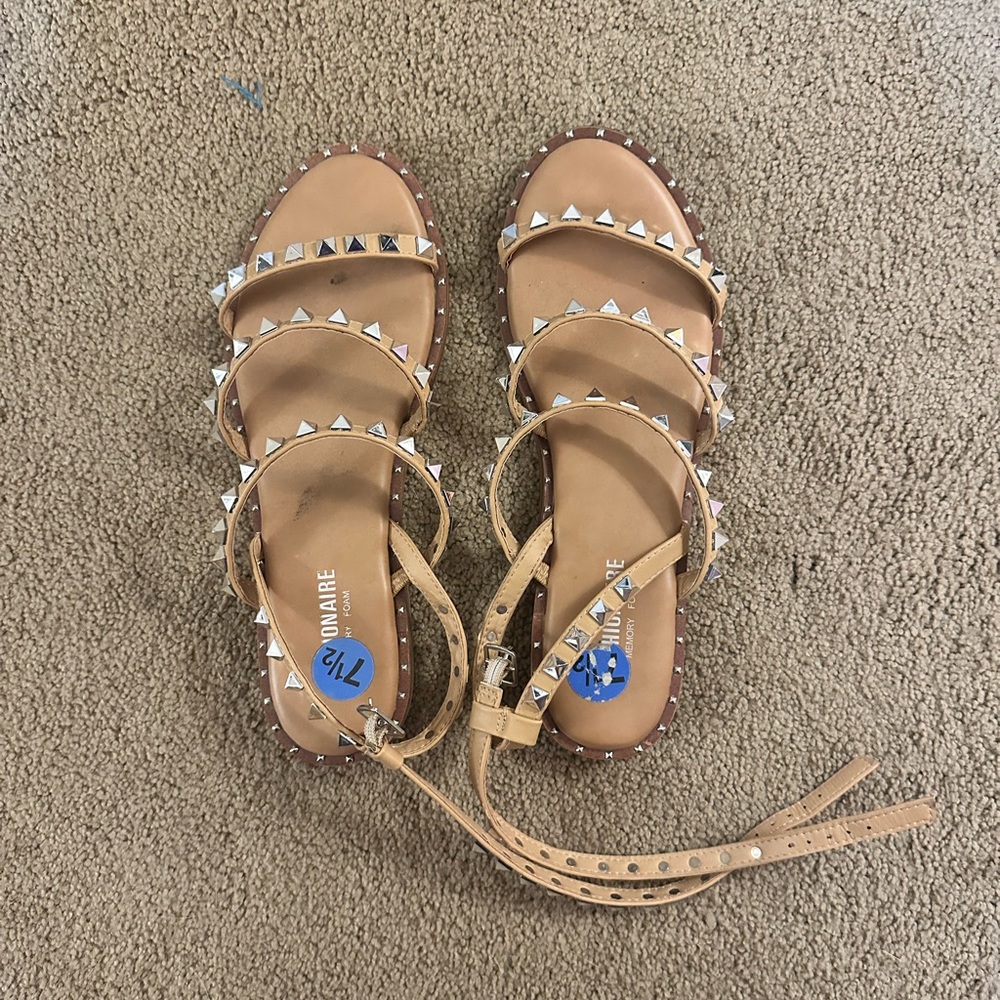 Cushionaire strap sandal